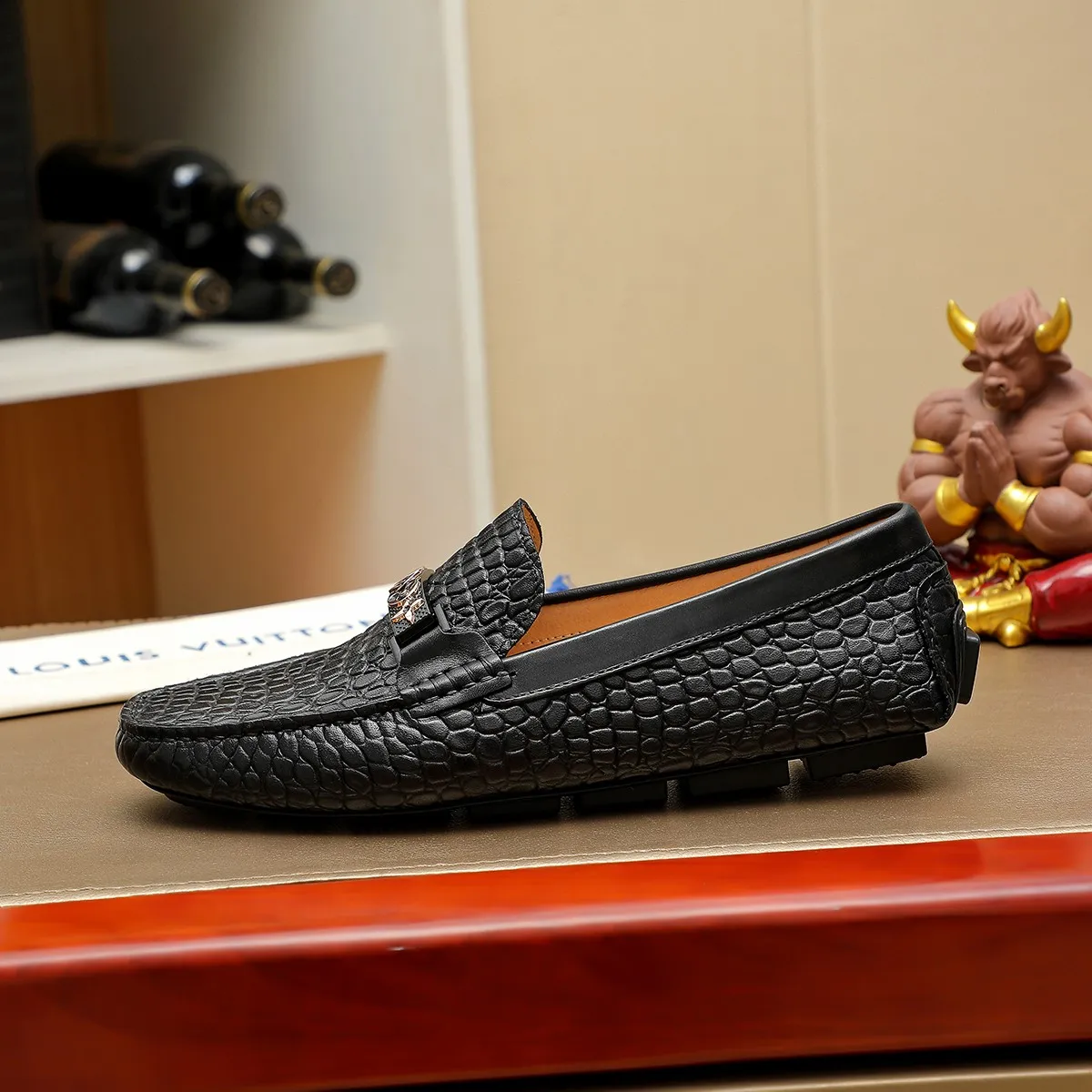 Men's shoes 💰360 💰 LV Louis Vuitton's top-quality Peaches men's shoes 💯Original copy of the official website, the upper is made of imported official website 1:1 material ❌Italian 🇮🇹 cowhide surface, imported pigskin lining. It’s definitely not made with ordinary craftsmanship, it’s the model used by celebrities! The factory’s craftsmanship is designed to create the most perfect shoes for trendy men! Colors available! 38-44 yards